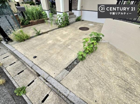 ԏ ԃXy[X2䕪܂IZJhJ[͂AoCN⎩]ԂȂǂuꏊɍ܂B