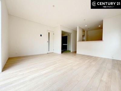 rO SnǂrO͉ƑRƏW܂܂BƑcR̎ԂłBƑƁAw[Ԃ߂łˁB邭JIȋԂłB