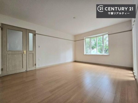 rO 傫ȑ炽Ղ̗z閾邢rOBĴ郊rOŉƑĉ났̎Ԃ߂܂B