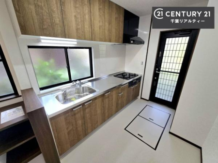 Lb` Lb`ɂ́AtĂ܂I܂S~ꎞIɊO֏oĂƂô
ȏL𗭂ߍ܂qIII