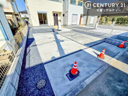 ԏ ԃXy[X2䕪܂IZJhJ[͂AoCN⎩]ԂȂǂuꏊɍ܂B