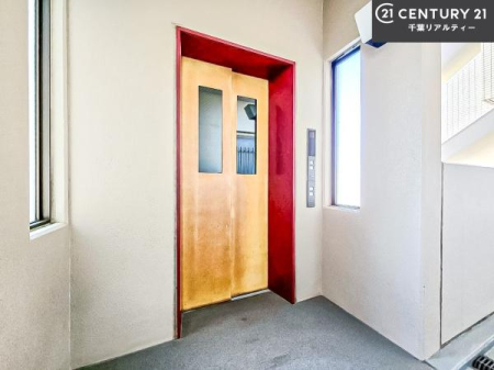 ̑p Gx[^[̃}VŁAdוxr[J[̈ړKB̐X[YɂȂ܂B