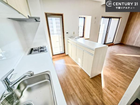 Lb` lC̑ΖʎVXeLb`̗pĂ܂IƑ̃R~jP[VRƑ݌vłB
qlɂڂ͂̂ŊłˁBLXgĉKɍƂi݂܂B