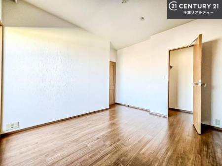 Q [Xy[XĂ܂IXbLڂ鎖ł܂ˁB
ƋI΂ȂVvȃfUCׁ̈AƋI΂Cɓ̋ԍ肪łłˁB