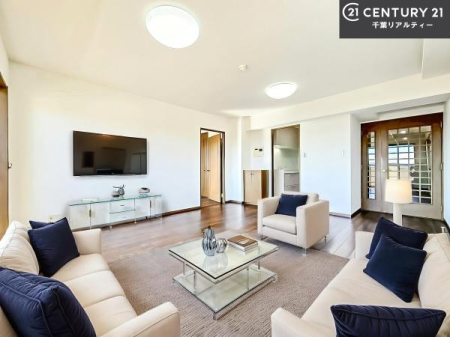 rO ƋCGp[XłBSnǂrO͉ƑRƏW܂܂BƑcR̎ԂłBƑƁAw[Ԃ߂łˁB邭JIȋԂłB