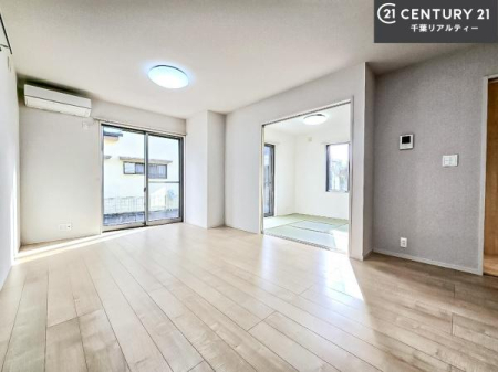 rO ؂ȉƑW܂邩炱LDKɂ͂肽B
qCɏ΂Ȃ瑖ĂpuLƂɂėǂvƎvuԂłB