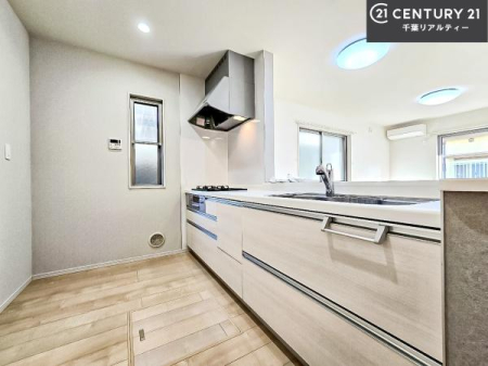 Lb` lC̑ΖʎVXeLb`̗pĂ܂IƑ̃R~jP[VRƑ݌vłB
qlɂڂ͂̂ŊłˁBLXgĉKɍƂi݂܂B