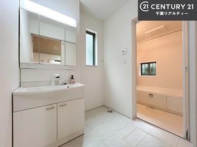 ʑEʏ Ƃʑ́A|₷łI
ӂʏ͋CłˁI