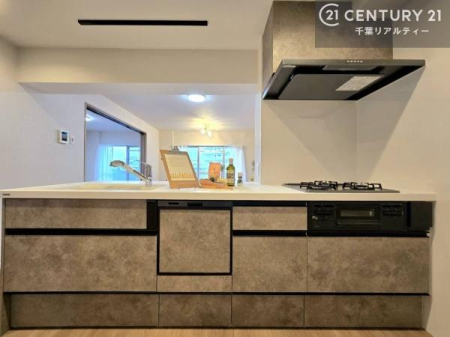 �L�b�`�� ��l�C�̑Ζʎ��V�X�e���L�b�`�����̗p���Ă��܂��I���Ƒ��̃R�~���j�P�[�V���������R�Ƒ�����݌v�ł��B
���q�l�ɂ��ڂ��͂��̂Ŋ������ł��ˁB�L�X�g���ĉ��K�ɍ�Ƃ��i�݂܂��B