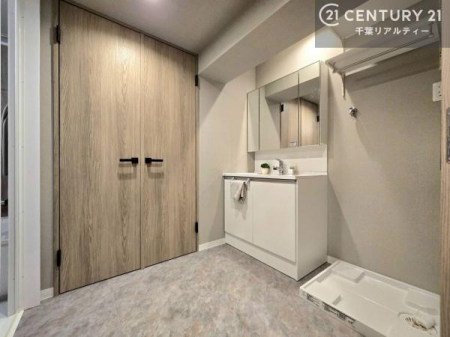 ���ʑ�E���ʏ� �O�ʋ��d�l�̐��ʏ��́A�g�����Ȃ݂����₷������I���͎��[�ɂȂ��Ă��܂��B�h���C���[�₨���ϓ����Еt������̂Ő��ʑ������X�b�L���ƌ����邱�Ƃ��o���܂��I