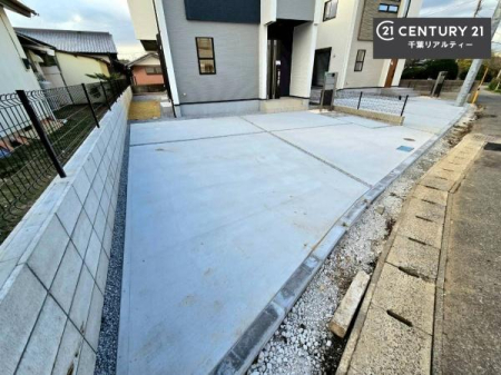 ԏ ԃXy[X2䕪܂IZJhJ[͂AoCN⎩]ԂȂǂuꏊɍ܂B