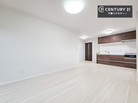 rO ؂ȉƑW܂邩炱LDKɂ͂肽B
qCɏ΂Ȃ瑖ĂpuLƂɂėǂvƎvuԂłB