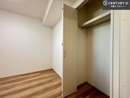 [ eɂƎ[ĂAߗނGߕApi܂ŃXbLЕt܂B