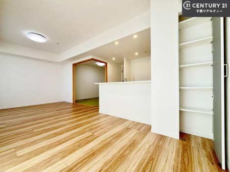 rO LX_CjOXy[XI肨HB΂yԂ߂܂BX̔܂I