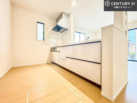 Lb` lC̑ΖʎVXeLb`̗pĂ܂IƑ̃R~jP[VRƑ݌vłB
qlɂڂ͂̂ŊłˁBLXgĉKɍƂi݂܂B