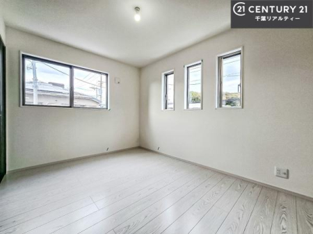 q VvɃfUCĂ邽߁AƋIт܂I
Cɓ̉ƋuĂ낰Ԃ邱Ƃł܂B
