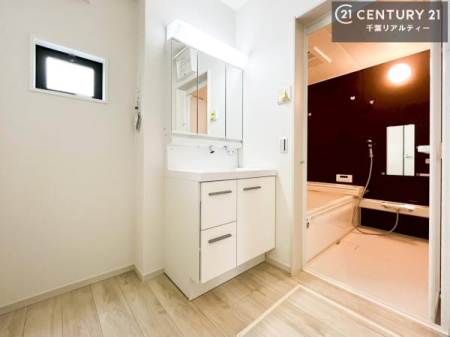 \z}() t̖邢ʎłICɓւłĐɕۂƂł܂IRނ̂łς̎dオǂȂ܂ˁIidlj