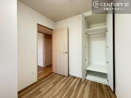 �q������ ���[�X�y�[�X���������Ă���A�ߗނ₨������A�w�p�i�Ȃǂ��������萮���ł��܂��B���������L���g���邽�߁A���K�Ő������Z��Ԃ��������܂��B