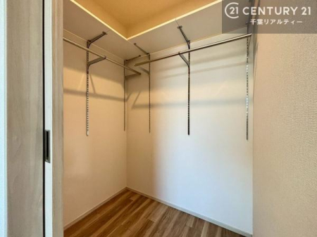 ���[ �E�H�[�N�C���N���[�[�b�g�t���ł��B��������̂��m���Ȃǂ����[���Ă��������ł��ˁI���ɂ���@�������ȂǋG�ߕ��̑傫�ȉƓd�����[�ł��܂��B