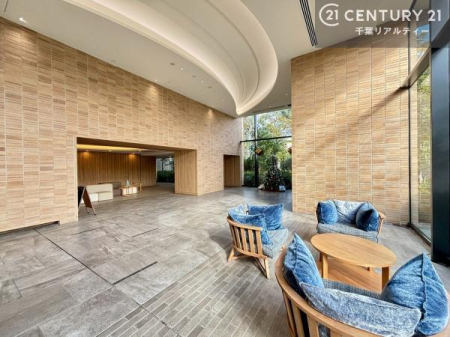 ���r�[ �\�t�@�[����������r�[�́A�҂����킹�◈�q�Ή��A������Ƃ����x�e�ɕ֗��ȋ��p��ԁB
�������������͋C�̒��ł������Ɖ߂����A�}���V�����S�̂̏㎿������S�����������܂��B