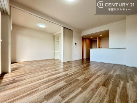 ���r���O ���t�H�[���ɂ�莺������V���ꂽ�}���V�����B���������ӂ���ԂŁA�����̕�炵�����K�ɂ��߂������������܂��B