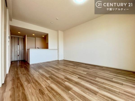 ���r���O �S�n�ǂ����r���O�͉Ƒ������R�ƏW�܂�܂��B�Ƒ��c�R�̎��Ԃ����������ł��B���Ƒ��ƁA����w�[���������Ԃ��߂��������ł��ˁB���邭�J���I�ȋ�Ԃł��B
