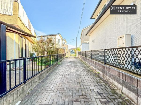 ԏ ԃXy[X3䕪܂IZJhJ[͂AoCN⎩]ԂȂǂuꏊɍ܂B