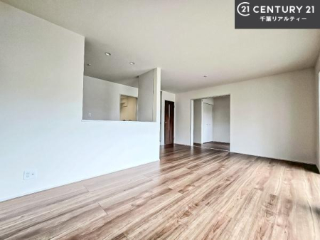 rO LX_CjOXy[XI肨HB΂yԂ߂܂BX̔܂I