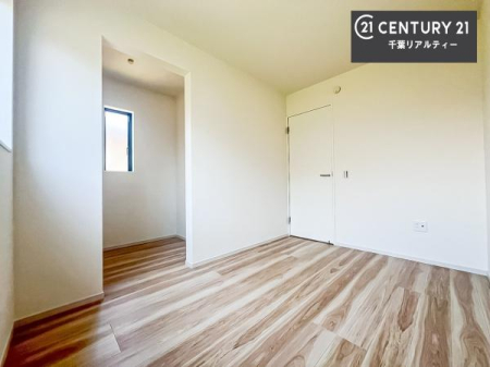 rOȊŐ 邭ʂ̗ǂłBuVvvɃfUCꂽBRx̂ŉƋ⃌CAEgłD݂̋Ԃnグ܂B