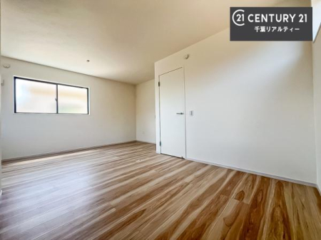 m 邭ʂ̗ǂłBuVvvɃfUCꂽBRx̂ŉƋ⃌CAEgłD݂̋Ԃnグ܂B