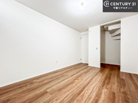 m [Xy[XĂ܂IXbLڂ鎖ł܂ˁB
ƋI΂ȂVvȃfUCׁ̈AƋI΂Cɓ̋ԍ肪łłˁB
