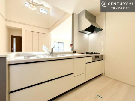 Lb` lC̑ΖʎVXeLb`̗pĂ܂IƑ̃R~jP[VRƑ݌vłB
qlɂڂ͂̂ŊłˁBLXgĉKɍƂi݂܂I