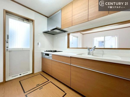 Lb` lC̑ΖʎVXeLb`̗pĂ܂IƑ̃R~jP[VRƑ݌vłB
qlɂڂ͂̂ŊłˁB[͂܂I