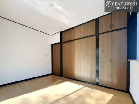 m [Xy[XĂ܂IXbLڂ鎖ł܂ˁB
ƋI΂ȂVvȃfUCׁ̈AƋI΂Cɓ̋ԍ肪łłˁB