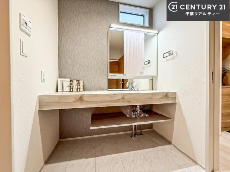 ʑEʏ gȂ𐮂ʏ́A厖łI̐̂镵͋CoIC悭g܂BLXXy[XłˁI