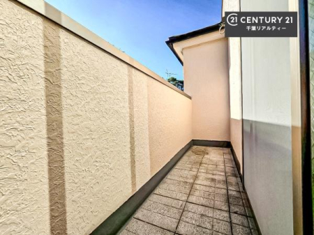 oRj[ LXƂoRj[SɐڑĂ邽߁AÂb͂AC]⃊bNXɂBJƕ炵₷𗼗݌vłB