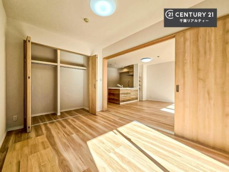 q rOƗאڂḿAq܂̕׋VяɍœKBƑƂ̃R~jP[V₷݌vłB