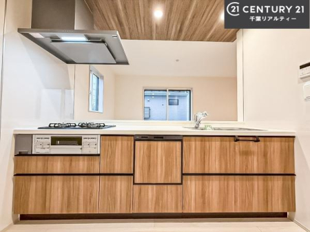 Lb` lC̑ΖʎVXeLb`̗pĂ܂IƑ̃R~jP[VRƑ݌vłB
qlɂڂ͂̂ŊłˁBLXgĉKɍƂi݂܂I