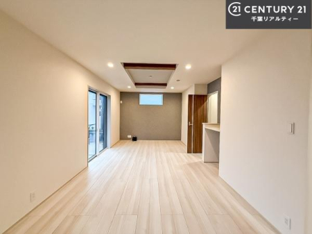 rO 傫ȑ炽Ղ̗z閾邢rOBĴ郊rOŉƑĉ났̎Ԃ߂܂B