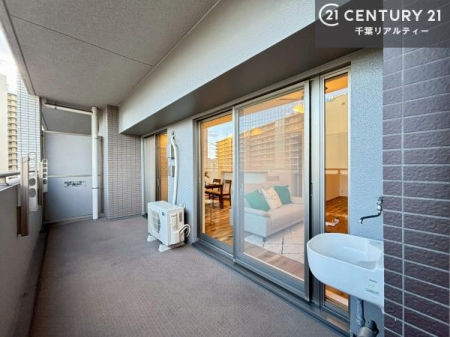 oRj[ LXƂoRj[SɐڑĂ邽߁AÂb͂AC]⃊bNXɂBJƕ炵₷𗼗݌vłB