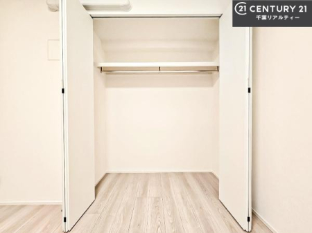 [ emɂ̓N[[bgĂA[Xy[X[BߗނpiAGߕ̎[ɕ֗ŁAłƕЕtۂĂ܂B