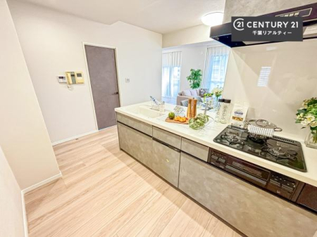 Lb` lC̑ΖʎVXeLb`̗pĂ܂IƑ̃R~jP[VRƑ݌vłB
qlɂڂ͂̂ŊłˁBLXgĉKɍƂi݂܂B