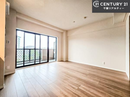 rO 傫ȑ炽Ղ̗z閾邢rOBĴ郊rOŉƑĉ났̎Ԃ߂܂B