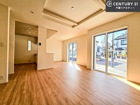 rO 傫ȑ炽Ղ̗z閾邢rOBĴ郊rOŉƑĉ났̎Ԃ߂܂B