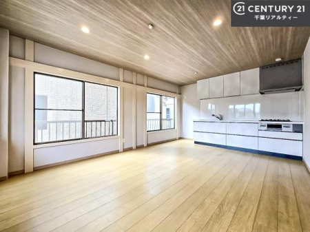 rO 傫ȑ炽Ղ̗z閾邢rOBĴ郊rOŉƑĉ났̎Ԃ߂܂B