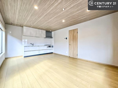 rO 傫ȑ炽Ղ̗z閾邢rOBĴ郊rOŉƑĉ났̎Ԃ߂܂B