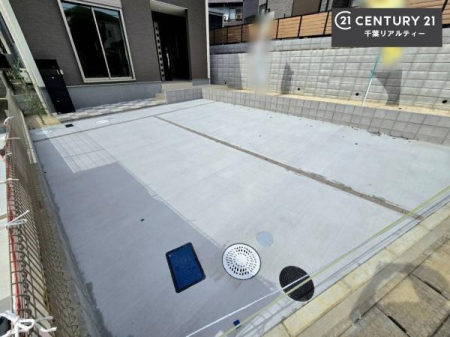 ԏ ԃXy[X2䕪܂IZJhJ[͂AoCN⎩]ԂȂǂuꏊɍ܂B