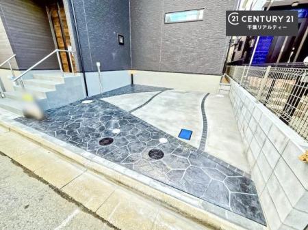 ԏ ԃXy[X2䕪܂IZJhJ[͂AoCN⎩]ԂȂǂuꏊɍ܂B