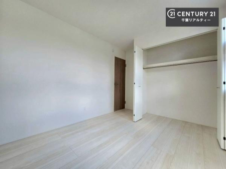 q [Xy[XĂ܂IXbLڂ鎖ł܂ˁB
ƋI΂ȂVvȃfUCׁ̈AƋI΂Cɓ̋ԍ肪łłˁB