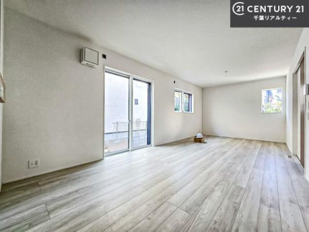 rO ؂ȉƑW܂邩炱LDKɂ͂肽B
qCɏ΂Ȃ瑖ĂpuLƂɂėǂvƎvuԂłB